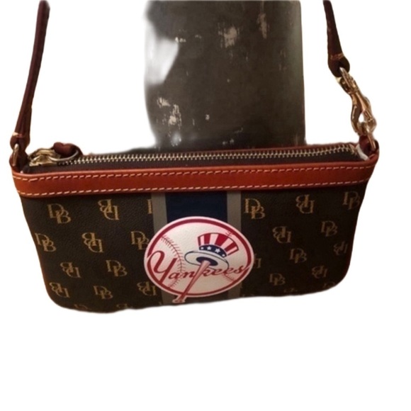 Dooney & Bourke New York Yankees Pouchette Crossbody NWT